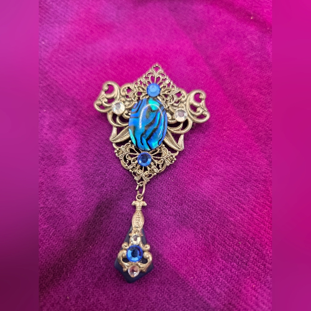 902. Blue and Silver Tone Brooch Or Pendant